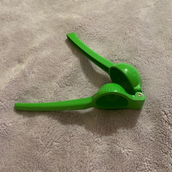 🍋Stoli metal fruit squeezer🍋 - Picture 4 of 7